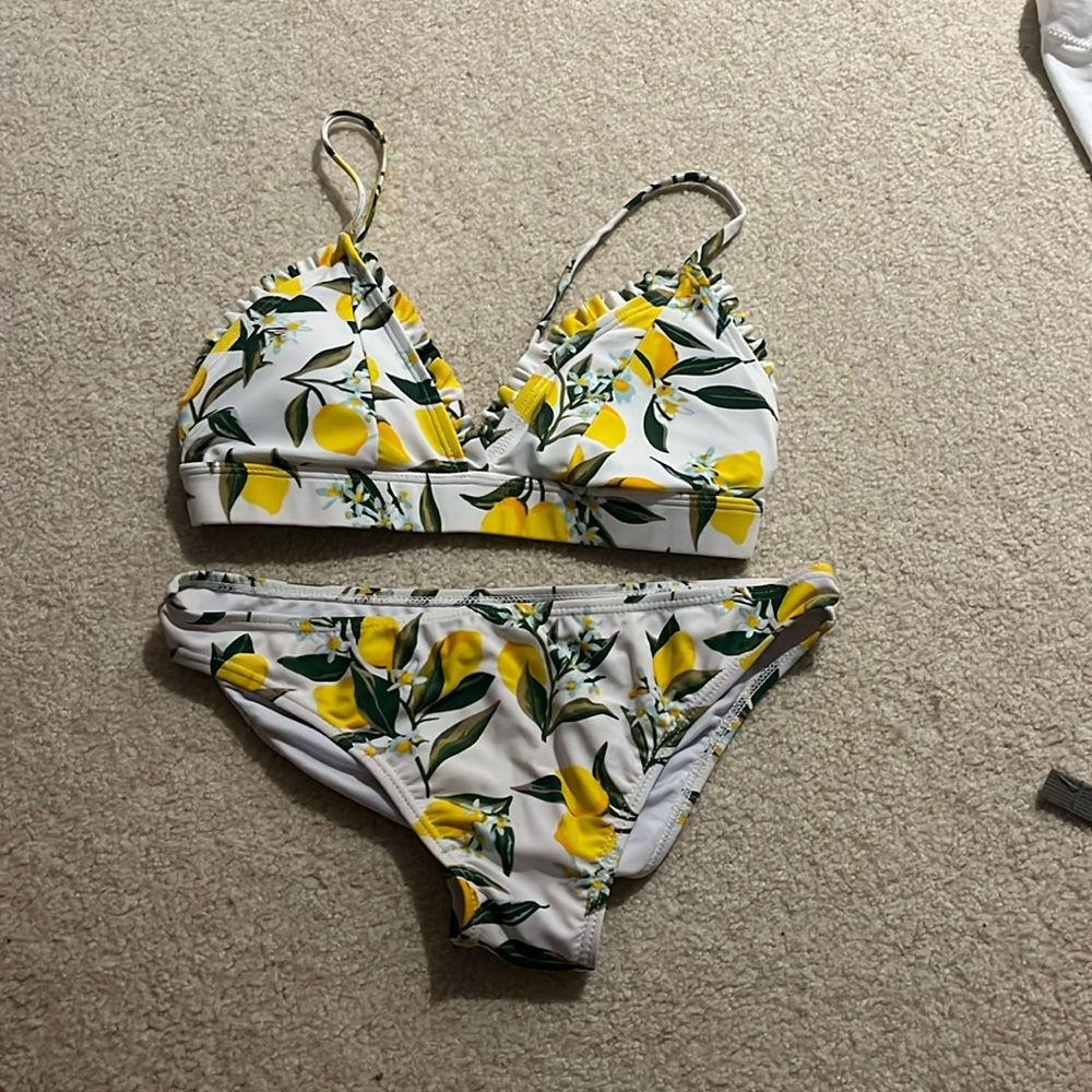Cabana del Sol swimsuit set, lemon print